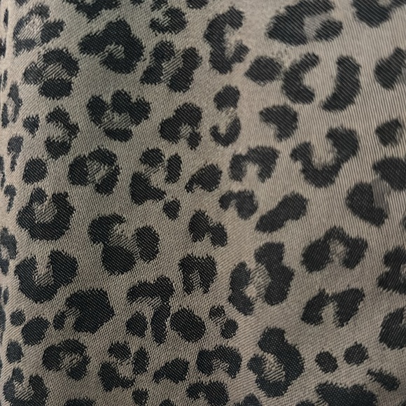 Chicos size 16 no iron animal print long sleeve button down new condition - Picture 7 of 9